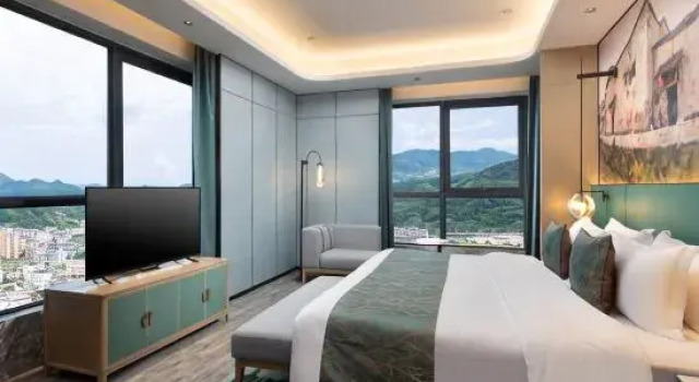 Люкс Deluxe с видом на озеро Zhenghe Ramada Plaza Hotel