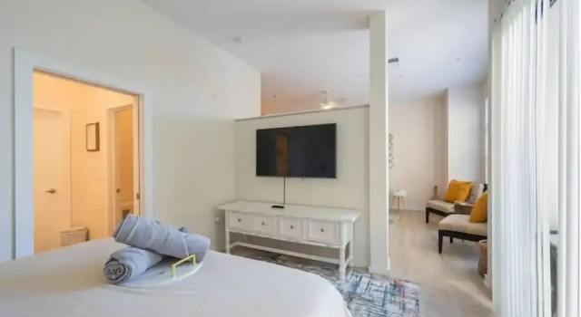 Luxury Apartment Uptonw Wi-Fi Gym 233, Забронировать Апартаменты/квартира Шарлотте Северная Каролина, рядом с Залы славы Национальной Ассоциации гонок серийных автомобилей