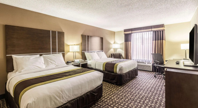 Четырёхместный номер Standard Quality Inn West Plains