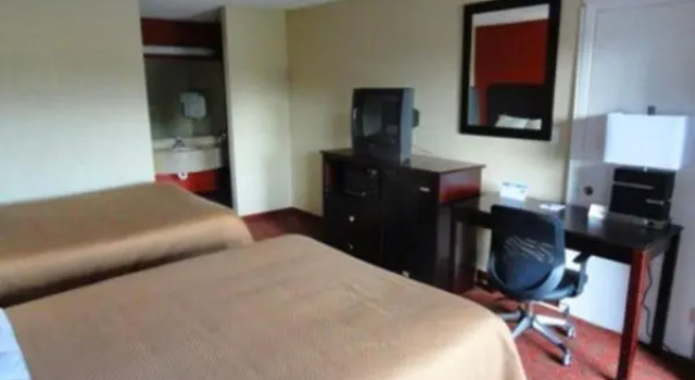 Четырёхместный номер Standard Sunset Inn