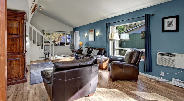 Baring Bend Lodge - Three Bedroom Cabin with Hot Tub, Book Hotel Hoteller i Baring med parkering, Parkering