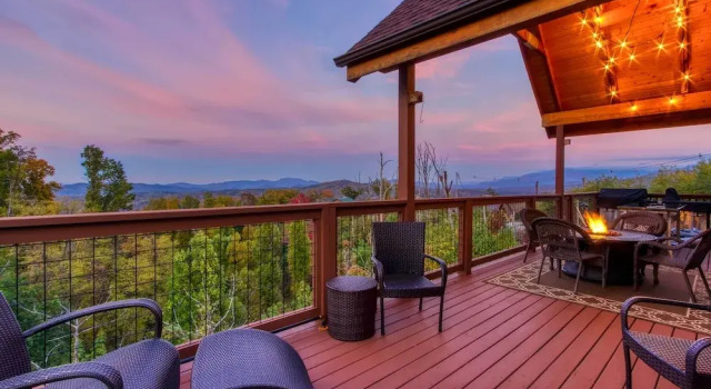 Woodsy Retreat w/ Fire Pit & Resort Amenities