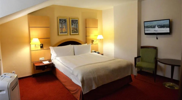 Люкс Deluxe Hotel am Kochbrunnen