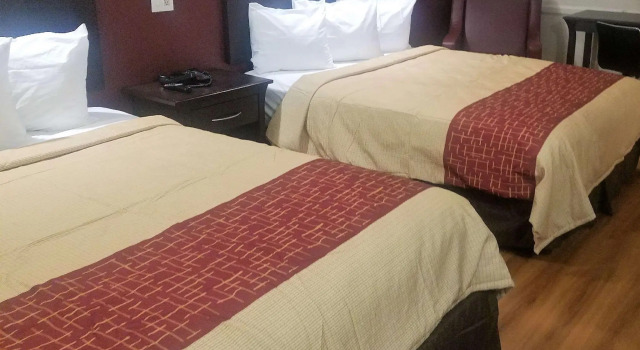 Четырёхместный номер Superior Red Roof Inn & Suites Houston - Hobby Airport