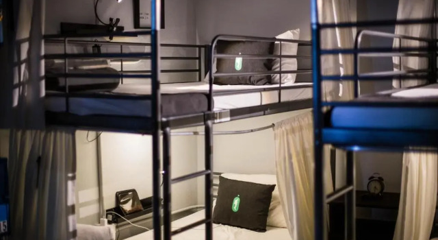Кровать в общем номере (женский номер) Nomada Urban Beach Hostel- Calle Loiza