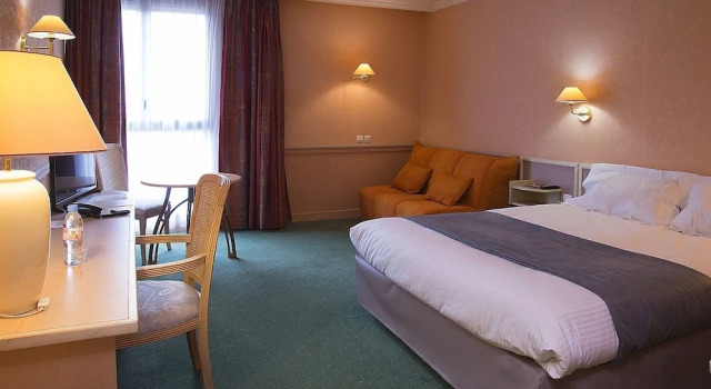 Logis Lyon Est Porte de l'Ain, Rezerwuj Hotel Miribel Ain