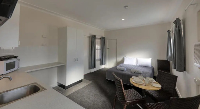 Апартаменты с 2 комнатами Cowra Motor Inn