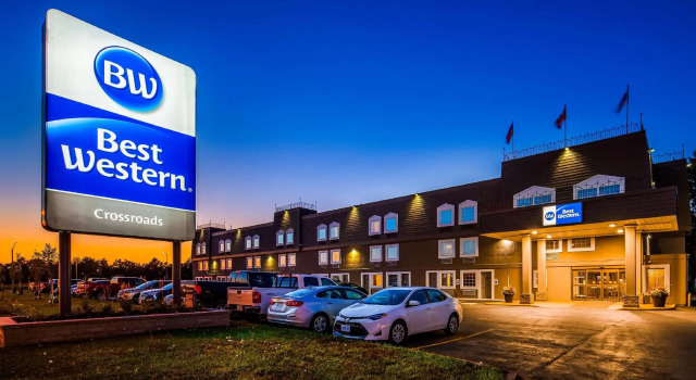 Кровать в общем номере Best Western Thunder Bay Crossroads
