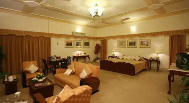 Люкс Karni Bhawan Palace - Heritageby HRH Group of Hotels