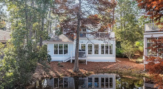 8852 Bay Pine 3 Bedroom Home by RedAwning, Varaa Lomakoti Hotellit Emerald Coast uima-altaalla, Uima-allas