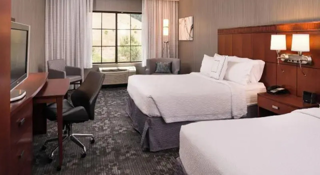Четырёхместный номер Standard Courtyard by Marriott San Luis Obispo