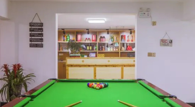 Anji Huifengge · Family-Friendly Vacation Home with Pool, Stream Access, and Mountain Views, Prenota Hotel Hotel a Huzhou con piscina, Piscina