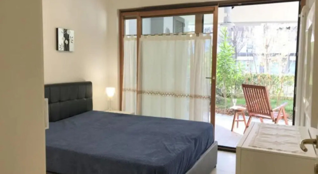 Sweet Apartment With Bright Garden in Grado, Book Lejlighed Hoteller i Friuli Venezia Giulia med parkering, Parkering