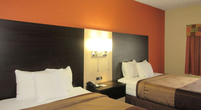 Четырёхместный номер Standard Quality Inn & Suites Benton Harbor - St Joseph
