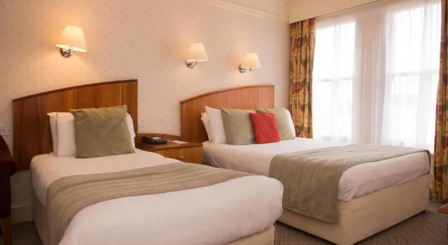 Трёхместный номер Standard Crown & Mitre Hotel