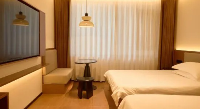 Кровать в общем номере Tiantai Shaoguang Hotel