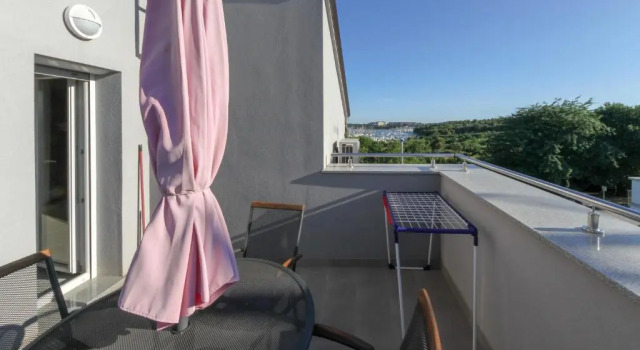Студия с балконом и с красивым видом из окна Apartments Borghese