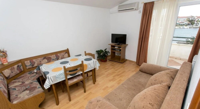 Mare - 30 m From Pebble Beach - A4, Забронировать Отель Отели Сегет-Враница с парковкой, Парковка