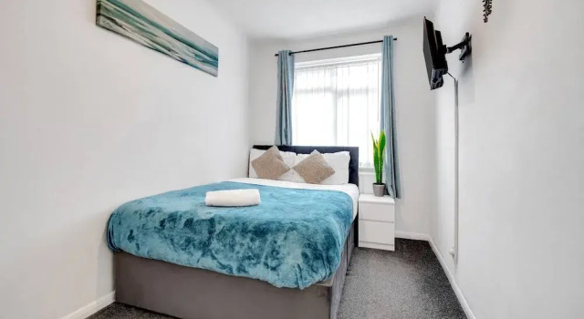 Charming 4 Bedroom Town House in Romford With City Views, Buchen Sie Hotel Romford Großraum London