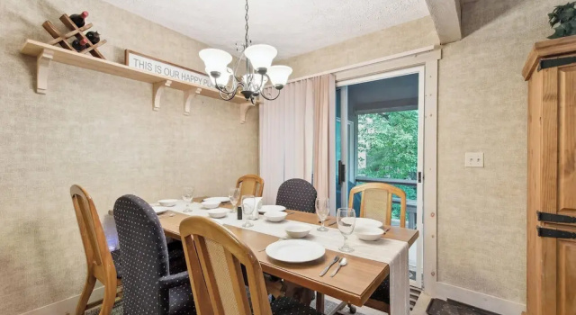 Коттедж с 2 комнатами с балконом Lake Harmony Home w/ Screened Porch & Hot Tub!
