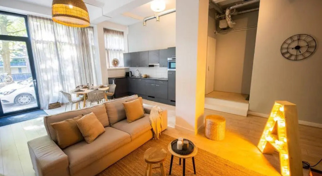 Abiding Great Serviced 3 Bedroom Apartment 119m2 -LK17A-, Забронировать Апартаменты/квартира Роттердам Южная Голландия, рядом с Old Luxor Theater Rotterdam