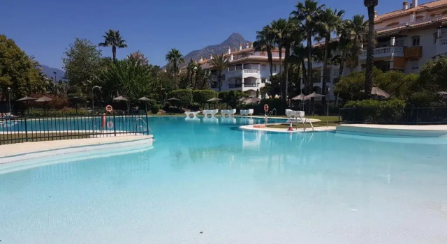 Апартаменты с 2 комнатами PUERTO BANUS Apartament Apartamento 2 HABITACIONES, 4 PAX, BAJO CON JARDIN URBANIZACION DAMA DE NOCHE