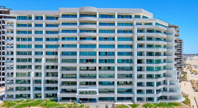 Коттедж Oceanfront Vibes Iconic Beachside Getaway