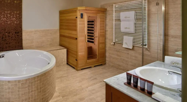 Люкс с 2 комнатами La Contessa Castle Hotel