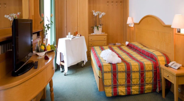 Номер Standard Royal Olympic Hotel