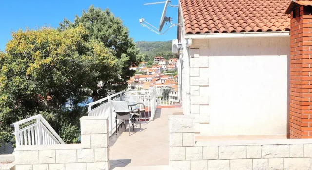 Apartments Peselj-studio Apartment With Balcony and Sea View, Prenota Appartamento Hotel a Croatian Islands con parcheggio, Parcheggio