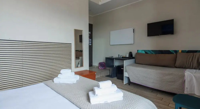 Standard Dreier Zimmer mit Balkon und mit Stadtblick B&B Metropolitan