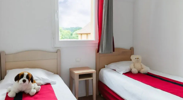 Nice Maisonette Near the Famous Caves of Lascaux, Забронировать Дом для отпуска Отели Монтиньяк с бассейном, Бассейн