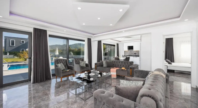 Villa Grand Yasar 4 With 4 Bedrooms and 4 Bathrooms, Rezervovat Vila Hotely v Mugla s parkováním, Parkování