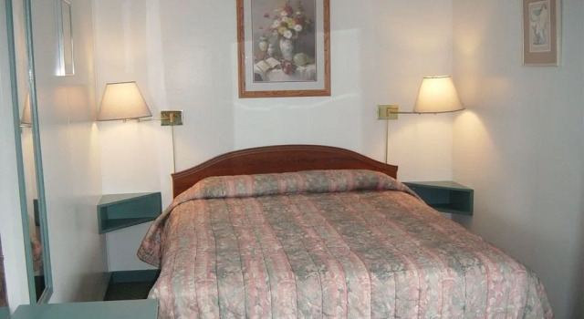 Shuswap Lake Motel & Resort, Buchen Sie Motel  