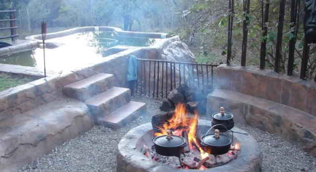 Коттедж с 6 комнатами Khaya Umdani Guest Houses