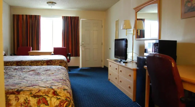 Четырёхместный номер Standard Western Inn Lakewood