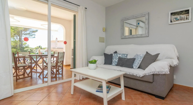 SES FONTS C25 - Charming flat with shared pool and close to the beach Free WiFi, Prenota Hotel Es Mercadal Minorca