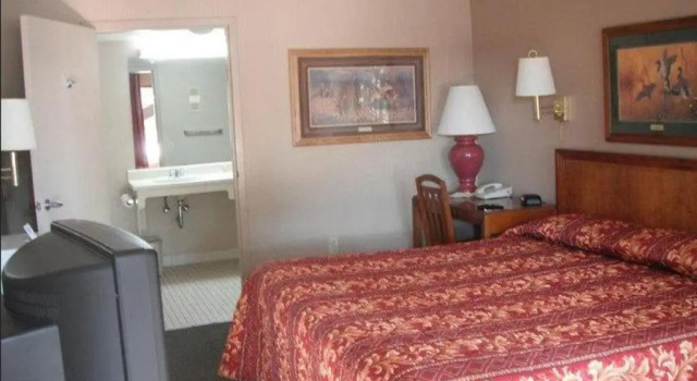 Двухместный номер Standard Days Inn by Wyndham Clanton AL