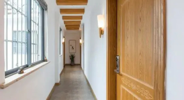 Suzhou Manshiguang · Serendipity Leisure & Holiday Inn (Pingjiang Road Zhuozheng Garden Branch), Забронировать Отель Отели Сучжоу с парковкой, рядом с Сад Скромного чиновника, Парковка