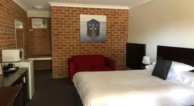 Lake Macquarie Motor Inn, Забронировать Мини-отель Маркс-Поинт Лейк-Маккуори, рядом с Пристань для яхт в Маркс-Пойнт