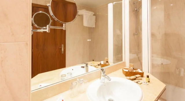 Трёхместный номер Hotel FC Villalba