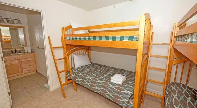 4192 Saddle Road 5 Bedroom Home by RedAwning, Book Hotel South Lake Tahoe South Lake Tahoe Area