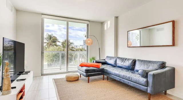 Апартаменты c 1 комнатой с балконом Chic Miami Condo w/ Pool, 6 Mi to South Beach