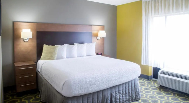 Двухместный люкс с 2 комнатами TownePlace Suites by Marriott Oxford