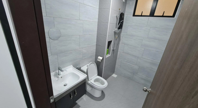 Yara's Homestay at Desaru Utama Residence, Rezerwuj Hotel Hotele w Kangkar Chemaran z basenem, Basen