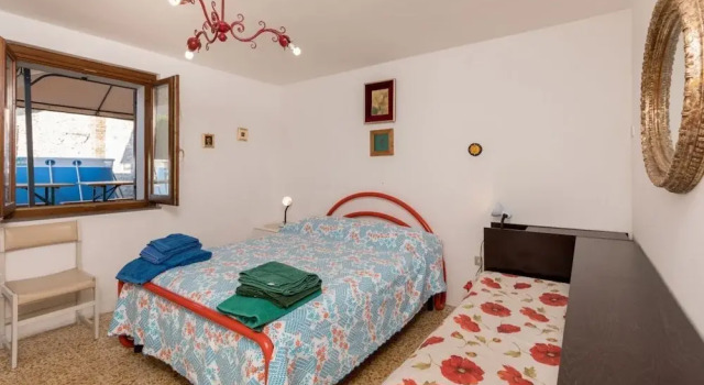 Borgo Santa Lucia Apartment with Private Parking & Garden, Varaa Huoneisto Gubbio Umbria