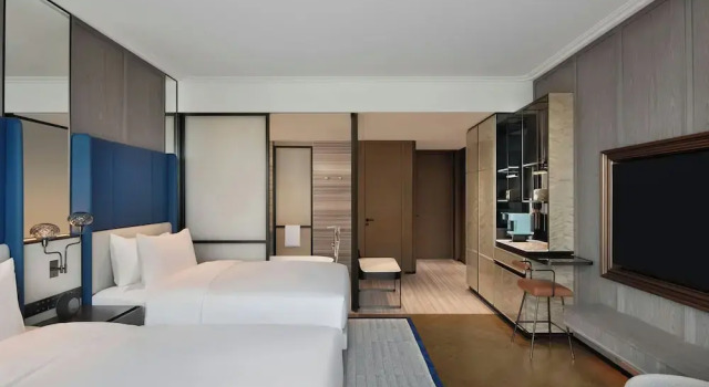 Четырёхместный номер Deluxe с видом на канал Le Meridien Nantong
