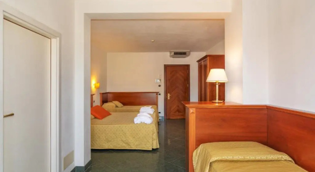 Четырёхместный номер Superior Hotel Residence Villa Marzia