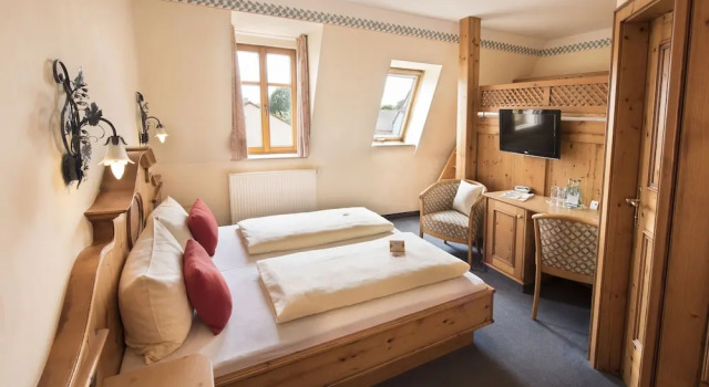 Трёхместный номер Comfort AKZENT Hotel Krone