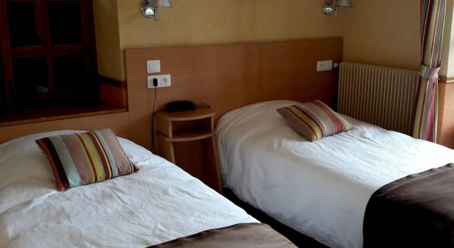 Hôtel la Clairière, Rezervasyon Otel Chambon-sur-Dolore Puy-de-Dôme